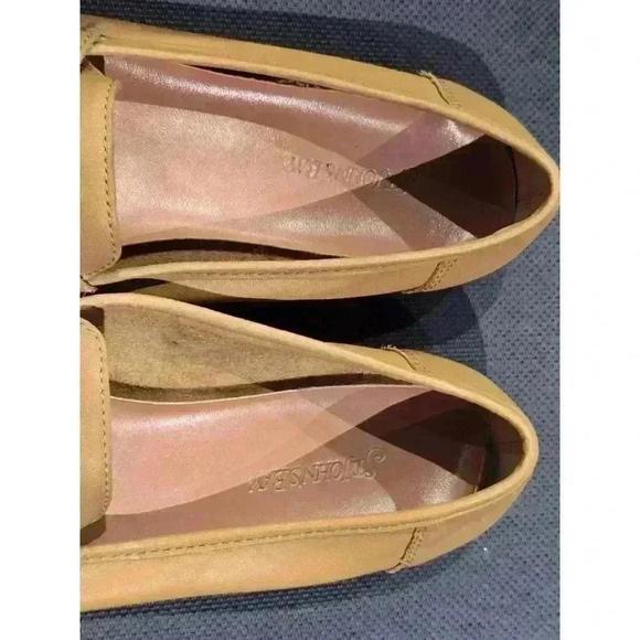 Women's St. John's Bay Tan Loafers Size 6.5 - Picture 2 of 8